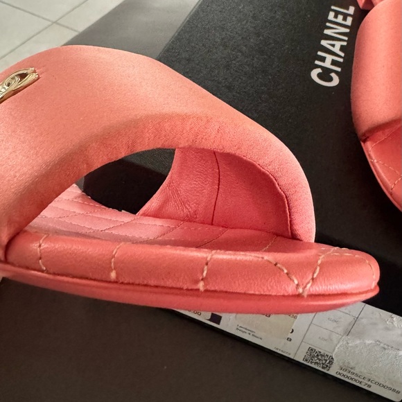 Authentic 22P Chanel satin sandals - Picture 10 of 12